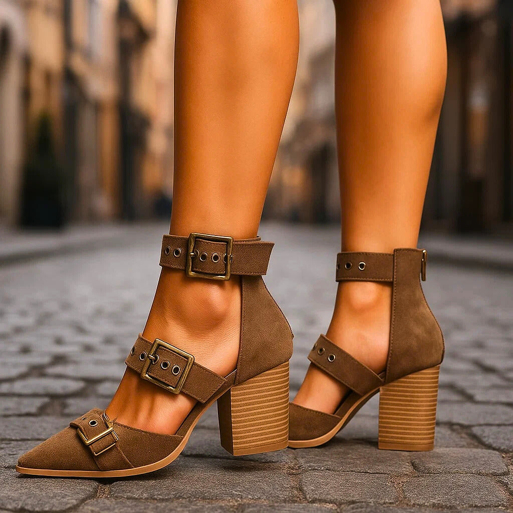 RAVYN RAE TALONS EN SUÉDINE