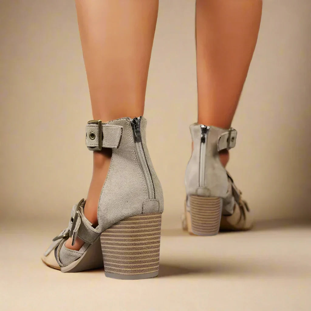 RAVYN RAE TALONS EN SUÉDINE